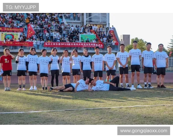 千里驰援！新疆少年跨越天山为宿迁队点燃热血绿茵