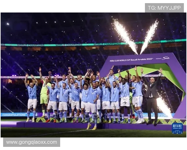 曼城定妆照集体搓手引热议：这是什么神秘仪式？(1)